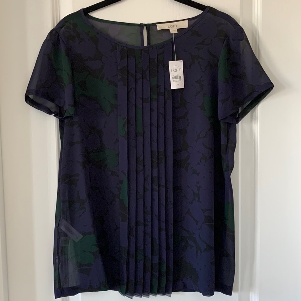 NWT LOFT Floral Print 100% Polyester Pleated Short Sleeves Sheer Blouse Size XS